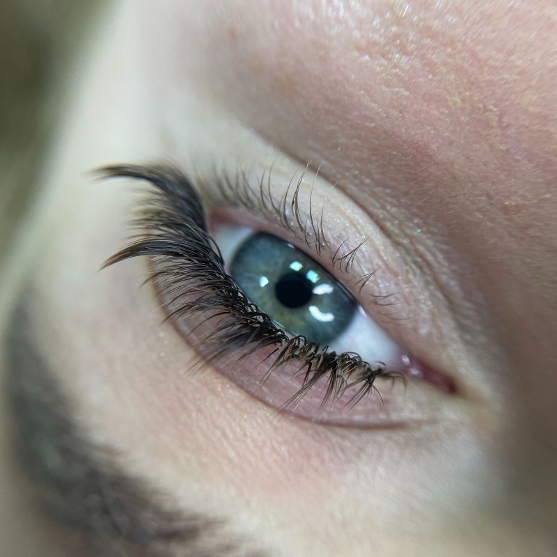 Color brown lashes