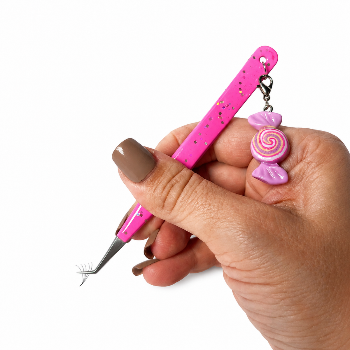 Hand holding a Thousandlashes Candy Charm 45-degree isolation tweezer with lash extensions at the tip.