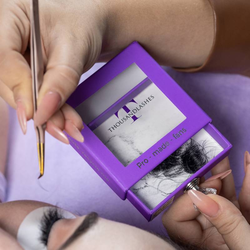 Nude eyelash tweezers